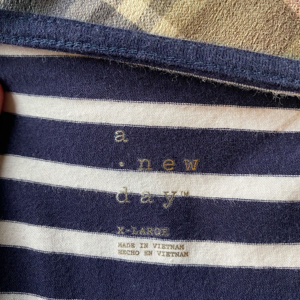 Navy & white striped 3/4 sleeve top. Size XL
